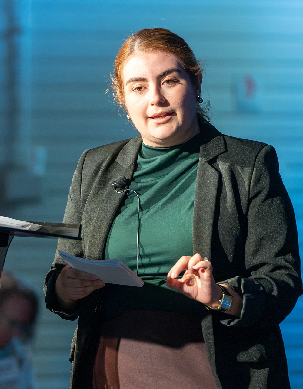 Verónica Cadavid González speaking onstage